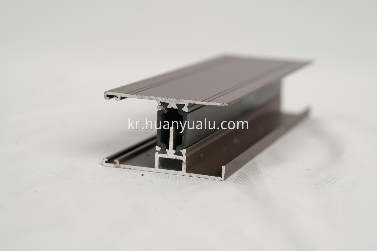 Thermal insulation profiles